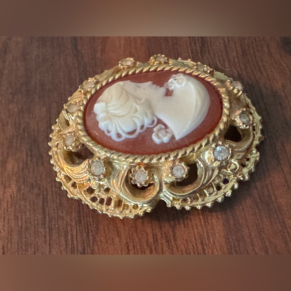 R.J.Graziano Ornate Cameo and Austrian Crystal Gold Plated Brooch and Pendant 2" - Picture 6 of 7